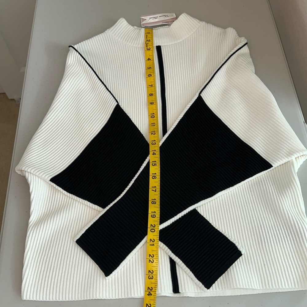 NWT Philosophy White Sweater with Black Detailing Zs.L - Picture 7 of 14